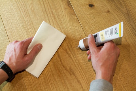 Osmo Easy Pad lint-free cloth being used on an oiled oak floor